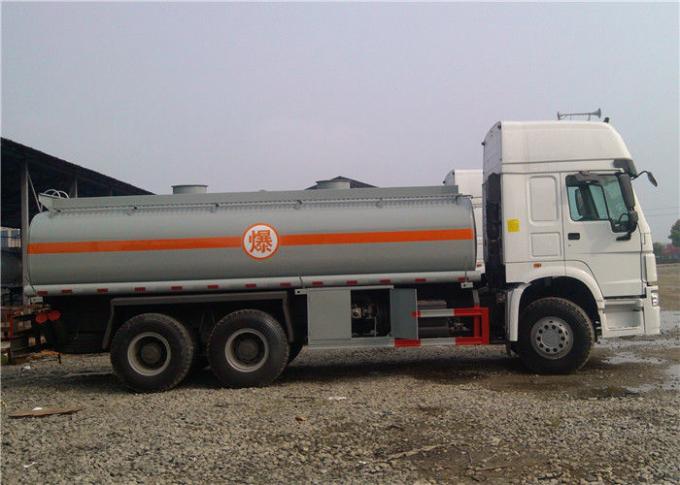 Camión de petrolero resistente de HOWO 20000L 20cbm 6x4 para transportar el aceite