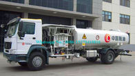 Camión de combustible potente del aeropuerto de los policías motorizados 4x4 6, remolque móvil 10000L del combustible de aviación