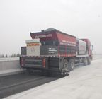 Capacidad de la tolva del equipo 12m3 del mantenimiento de carreteras del tanque del asfalto de BEIBEN 8.5m3/camión síncrono del sellador del microprocesador