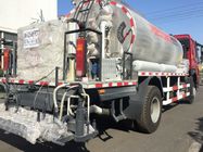 El camión del material de construcción del asfalto de HOWO 10000L montó la conducción de modo