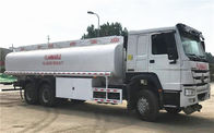 20000 litros color del blanco de Sinotruk Howo del camión del depósito de gasolina del transportador del gasoil de 6000 galones