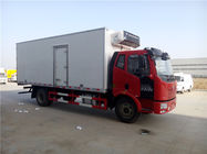 El color blanco/rojo los 6.8m FAW 4X2 refrigeró el camión con la distancia entre ejes de 5800m m