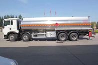 Camión químico peligroso del transportador con HW76 el euro 2 de la cabina ZZ1317N4667W 8X4