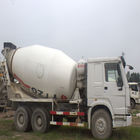 El material de construcción concreto de poco ruido se fue/el camión HOWO del mezclador de la conducción a la derecha
