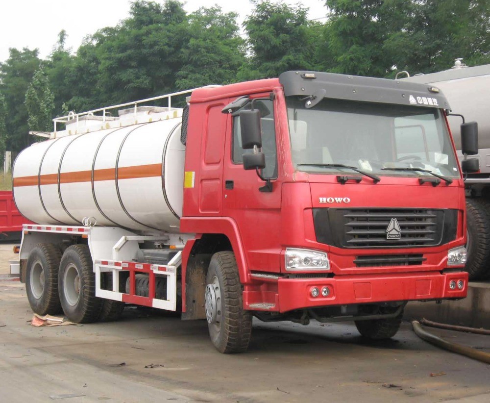 camión de petrolero de camino 25000kg para la entrega HOWO 6x4 371 HP ZZ1257N4347 del aceite