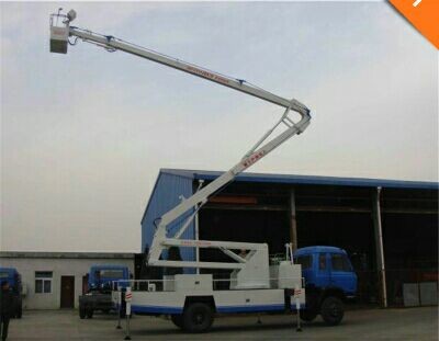 Camión móvil de la plataforma de trabajo aéreo con el portador aislador de la altura de los 28M y el brazo aislado