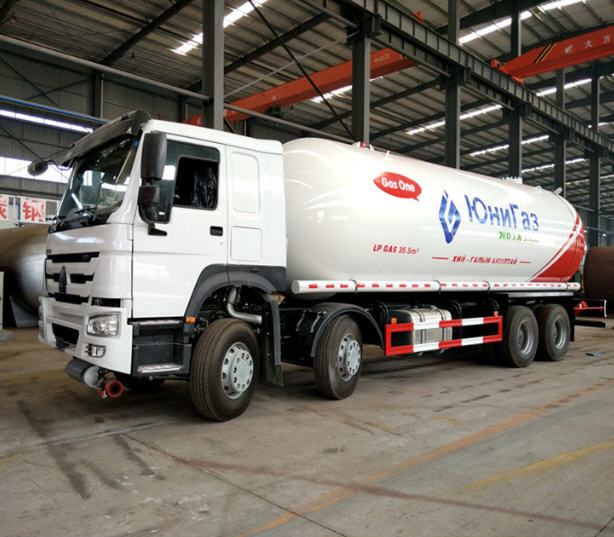 Camión de reparto móvil 8x4 del camión del tanque de propano de Howo/LPG 36000 litros de ZZ1317N4667W