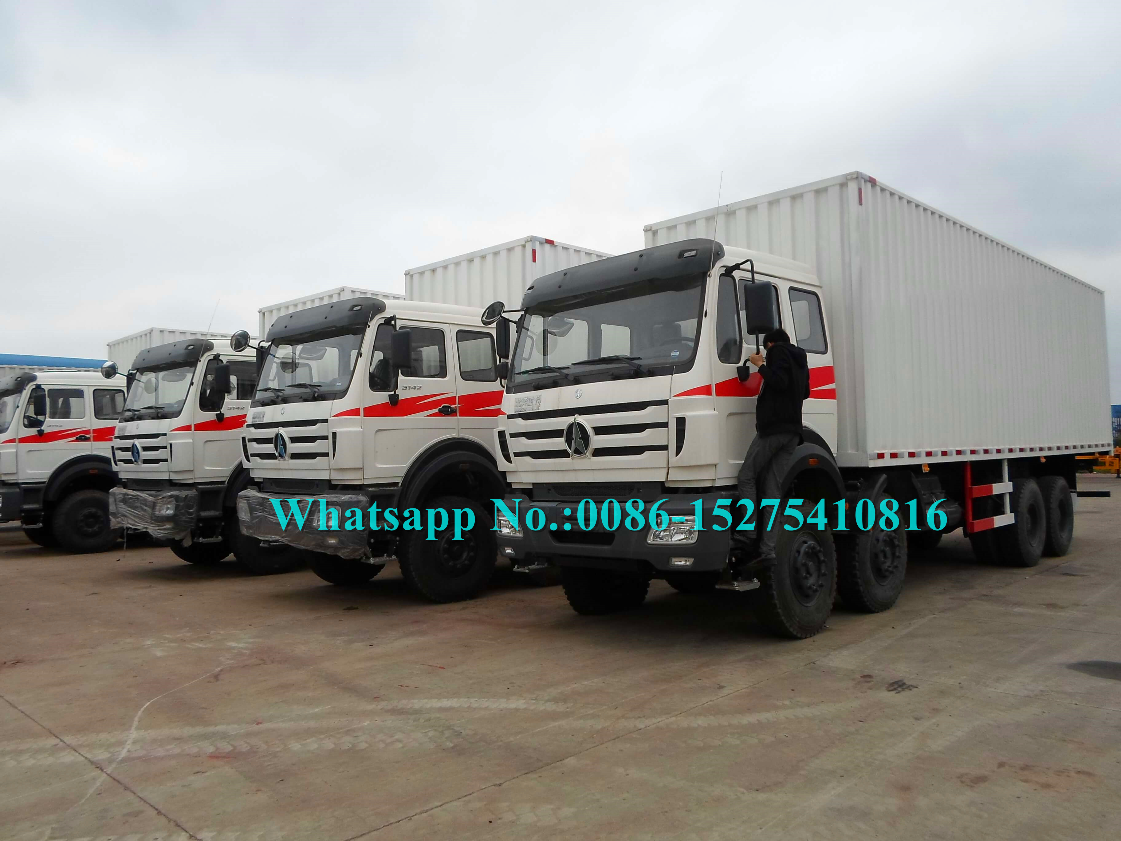 Camión pesado del cargo del envase de Off Road del policía motorizado a estrenar del norte del Benz 8x4 4134B 50Ton 340hp 12 para África