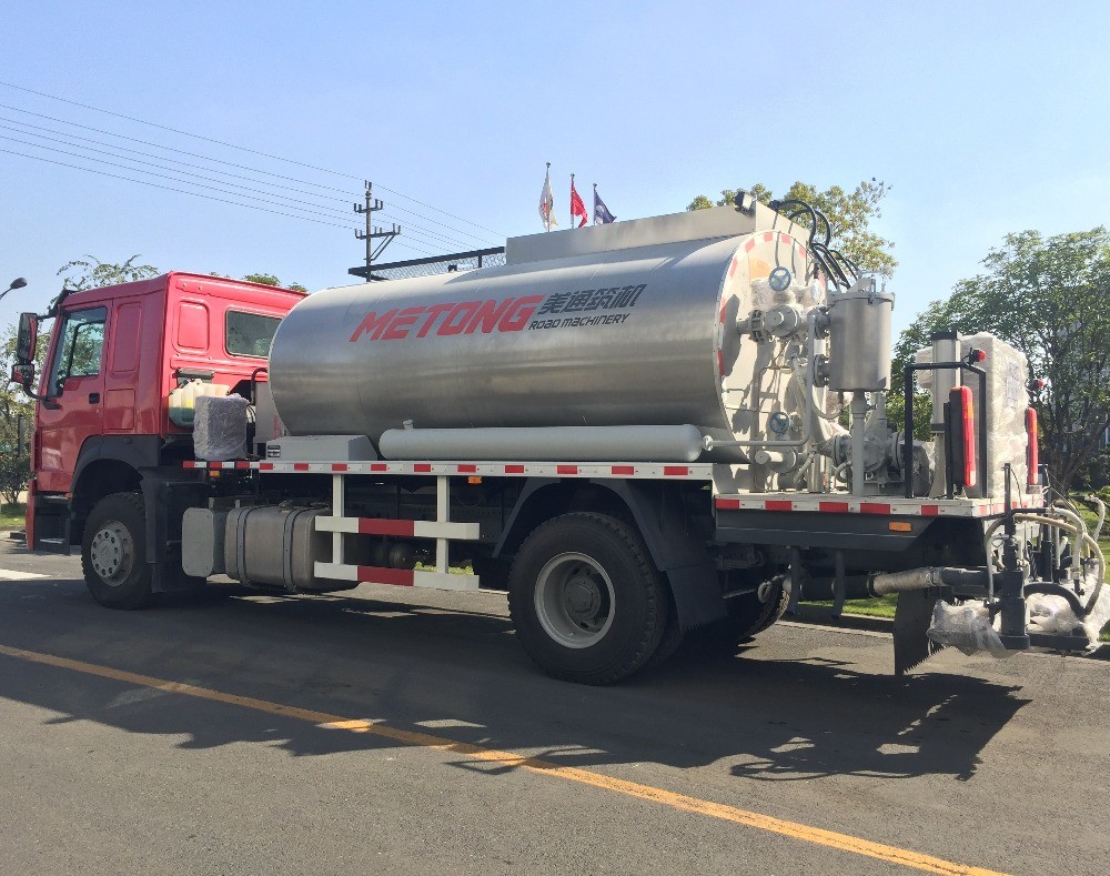 El camión del material de construcción del asfalto de HOWO 10000L montó la conducción de modo