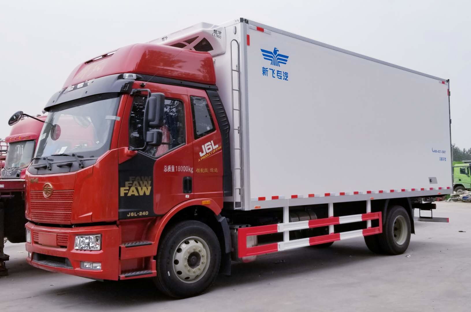 El tipo del combustible diesel refrigeró la velocidad máxima pesada 96km/H del camión 4x2 del cargo del envase del camión