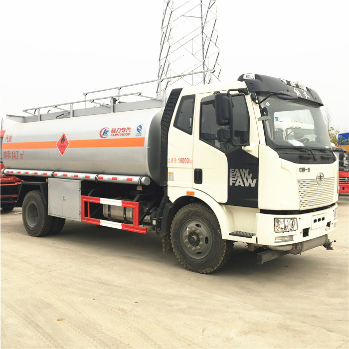 Rueda de FAW 4x2 15000 litros del combustible de camión móvil 8450x2500x3200m m del dispensador