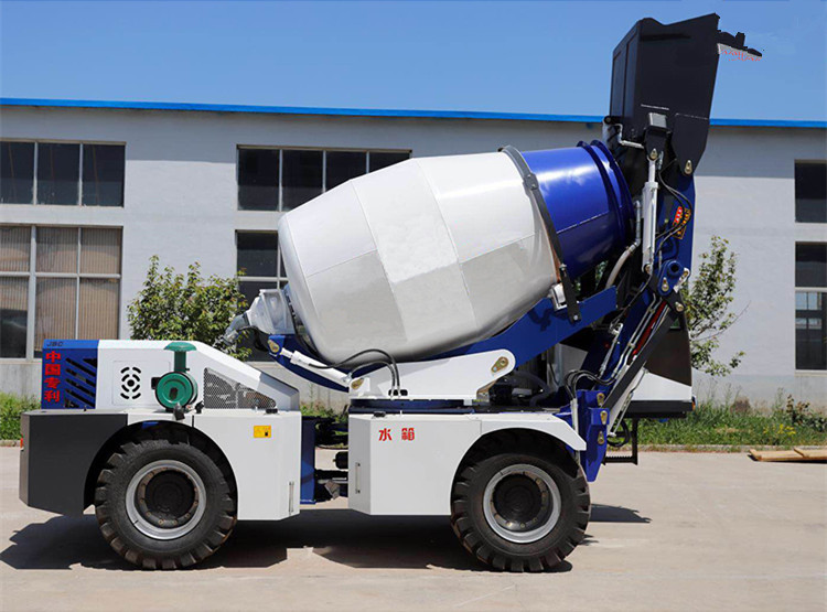 camión del mezclador de cemento 4X4 con el motor de YN27GBZ y los neumáticos 12-16.5-12PR