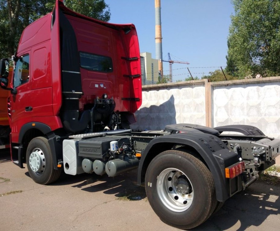 tipo del combustible diesel del euro 2 de la camión del camión 4×2 del tractor de Howo A7 del tanque 300L