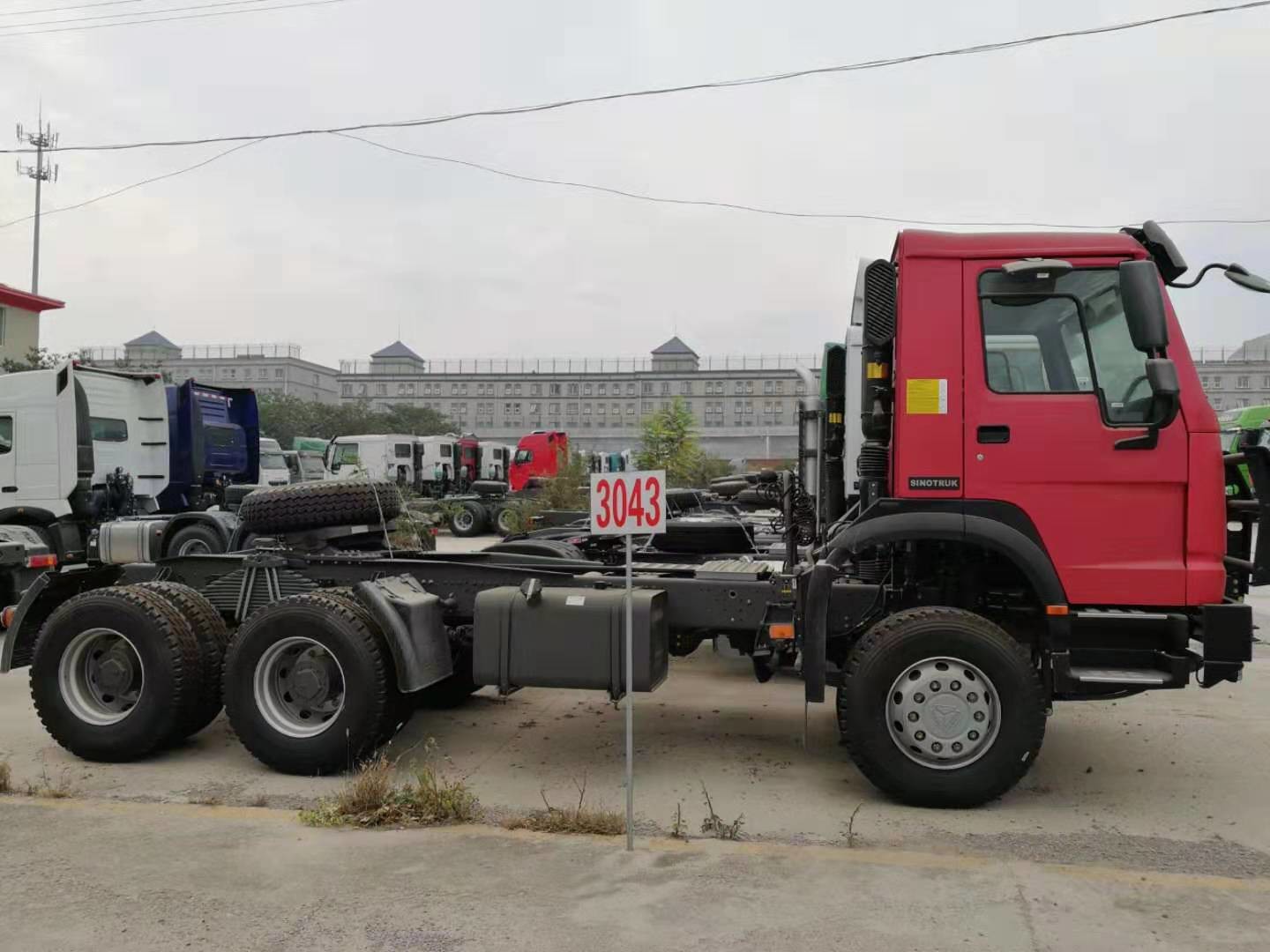 camión del tractor remolque 371HP con los neumáticos 12.00R20 y el eje delantero HF9