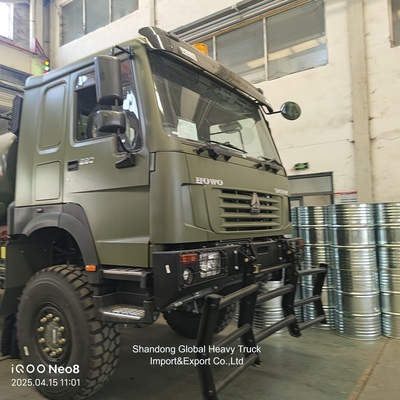 Tanque de combustible para transporte de petróleo HOWO Camión cisterna con bajo precio HOWO Camión cisterna de combustible 4X4