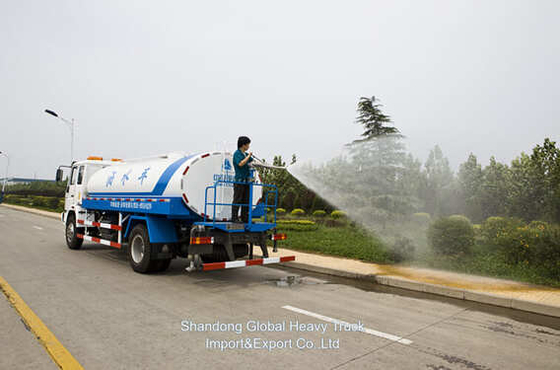 Sinotruk Cisterna de agua de 3000 litros Camión de rociadores para el transporte de agua y limpieza de carreteras