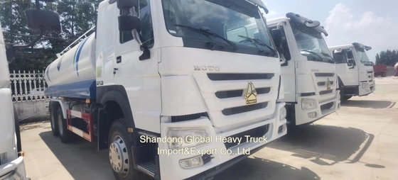 Motor diesel Sinotruck HOWO 6X4 336HP HOWO 10 neumáticos 20000 litros tanque de agua con rociador