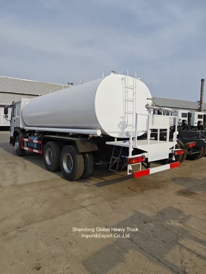 Motor diesel Sinotruck HOWO 6X4 336HP HOWO 10 neumáticos 20000 litros tanque de agua con rociador