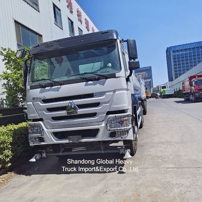 Camión cisterna de agua de capacidad de 8000L con tanque de acero al carbono y bomba de auto-primación para saneamiento urbano