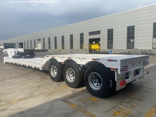 Semirremolque de 3 ejes con valla, capacidad 40-60t para transporte de carga
