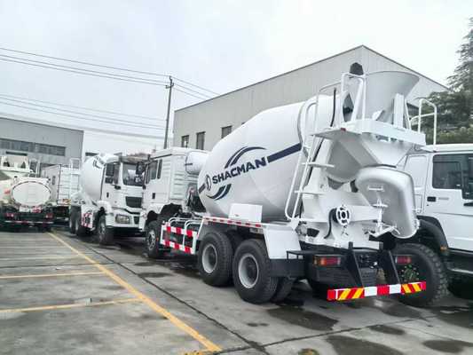 Sinotruk HOWO 8×4 Tipo de conducción 12cbm Capacidad de 300 caballos de fuerza máxima Camión mezclador de hormigón