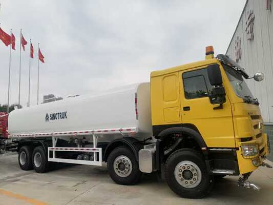 Sinotruk HOWO camión cisterna de agua de ruedas motrices 8×4 con tanque de acero al carbono y capacidad de 10 metros cúbicos