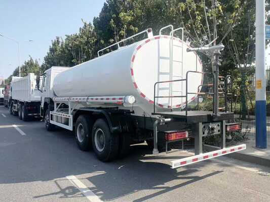 Camión depósito de agua HOWO con capacidad de carga de 21-30 t y chasis Sinotruk HOWO para el transporte de agua confiable y rociado