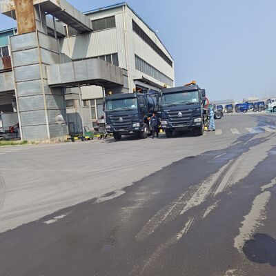 HOWO 15CBM Camión de aspiración de aguas residuales al vacío con motor de 266 CV y tracción 6×4 para limpieza de depósitos sépticos