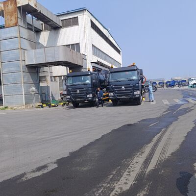 HOWO 15CBM Camión de aspiración de aguas residuales al vacío con motor de 266 CV y tracción 6×4 para limpieza de depósitos sépticos