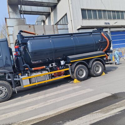 HOWO 15CBM Camión de aspiración de aguas residuales al vacío con 6*4 ruedas motrices y combustible diésel para limpieza de depósitos sépticos y transporte de lodos