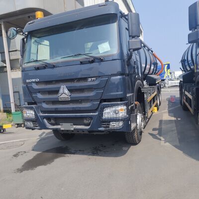 HOWO 15CBM Camión de aspiración de aguas residuales con 371 caballos de fuerza y rueda motriz 6×4 para la limpieza de residuos industriales