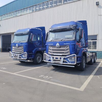 Camión tractor HOWO NX con motor diésel de servicio pesado con ruedas motrices 6×4 y cabina dormitorio con techo alto para minería y transporte de larga distancia
