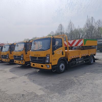 HOWO 4×2 Camión de colchón de choque con absorción de energía de alto rendimiento y diseño de reemplazo modular para la seguridad en carretera