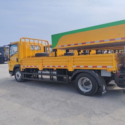 HOWO 4×2 Camión de colchón de choque con absorción de energía de alto rendimiento y diseño de reemplazo modular para la seguridad en carretera