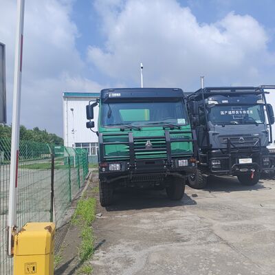 HOWO 6×4 Camión de tanque de agua con capacidad de 20.000L, motor de 371 CV y tanque de acero al carbono para limpieza de carreteras y supresión de polvo