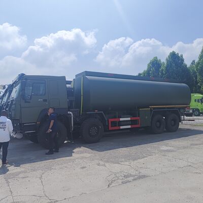 Camión cisterna de combustible HOWO 8×8 60000L con motor 371HP para transporte de combustible de servicio pesado