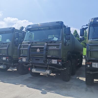HOWO 8×8 Camión tanque de combustible de 50.000L con motor de 371 CV y tracción en todas las ruedas 8×8 para el transporte de combustible pesado