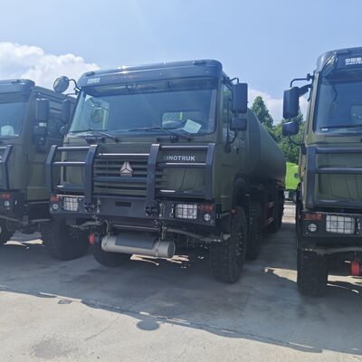 HOWO 8×8 Camión tanque de combustible de 50.000L con motor de 371 CV y tracción en todas las ruedas 8×8 para el transporte de combustible pesado