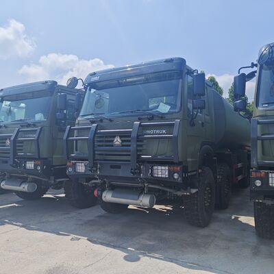 HOWO 8×8 Camión tanque de combustible de 50.000L con motor de 371 CV y tracción en todas las ruedas 8×8 para el transporte de combustible pesado