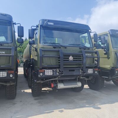HOWO 8×8 Camión tanque de combustible con capacidad de 30000L y motor de 371 CV para el transporte de combustible pesado