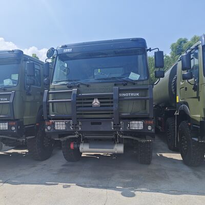 HOWO 8×8 Camión tanque de combustible de 45.000L con motor de 371 CV y tracción en todas las ruedas 8×8 para el transporte de combustible pesado