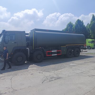 Camión cisterna de combustible HOWO 8×8 de 40.000 litros con motor de 371 CV y ​​tracción total 8×8 para transporte de combustible de servicio pesado