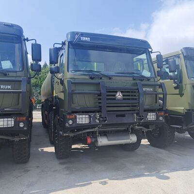 Camión cisterna de combustible HOWO 8×8 de 40.000 litros con motor de 371 CV y ​​tracción total 8×8 para transporte de combustible de servicio pesado