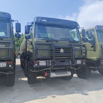 HOWO 8×8 Camión tanque de combustible de 45.000L con motor de 371 CV y tracción en todas las ruedas 8×8 para el transporte de combustible pesado