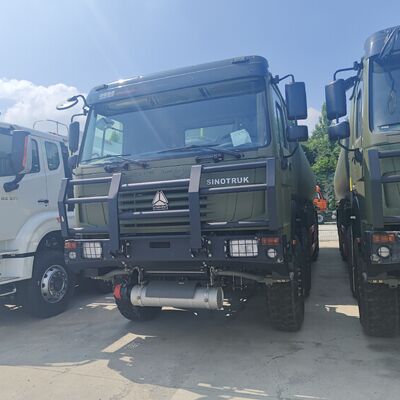 Camión cisterna de combustible HOWO 8×8 de 40.000 litros con motor de 371 CV y ​​tracción total 8×8 para transporte de combustible de servicio pesado