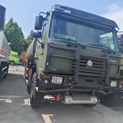 HOWO 8×8 Camión tanque de combustible con capacidad de 30000L y motor de 371 CV para el transporte de combustible pesado