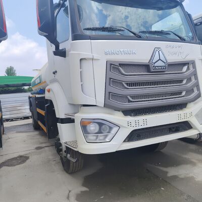 Camión cisterna de combustible HOWO NX 6×4 CNG con motor de 400HP y capacidad de 30,000L para transporte de diésel y gasolina