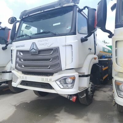 Camión cisterna de combustible HOWO NX 6×4 CNG con motor de 400HP y capacidad de 30,000L para transporte de diésel y gasolina