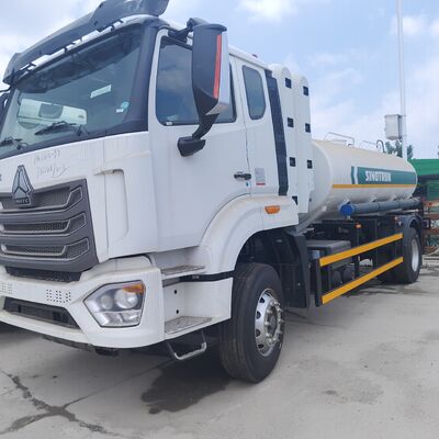 HOWO NX 6×4 CNG Fuel Tank Truck con motor de 400 CV y carga útil de 20T para el transporte de diesel y gasolina