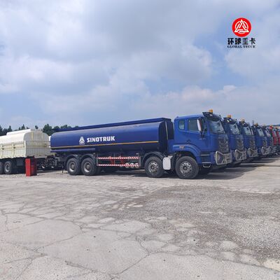 Camión cisterna de combustible HOWO NX 8x4 de 30000L, camión cisterna diésel de alta resistencia para el mercado de Tanzania